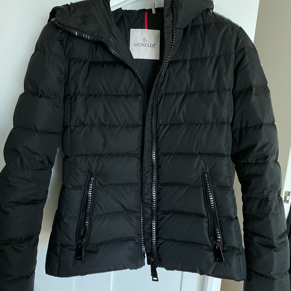 Moncler Short down slim jacket Tetra in size 0